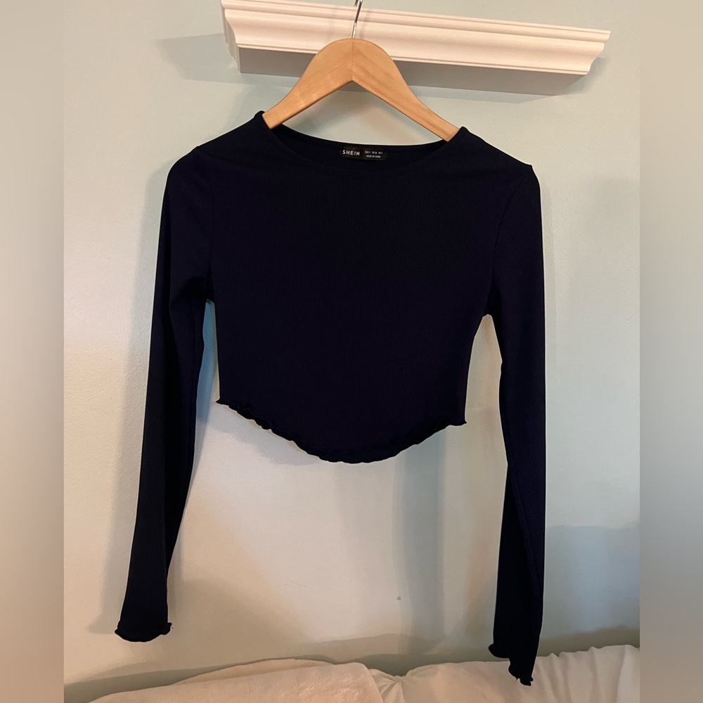SHEIN Black Asymmetrical Fitted Crop Top